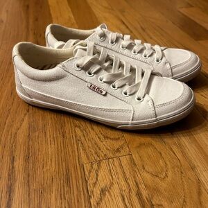 Taos white tennis shoes